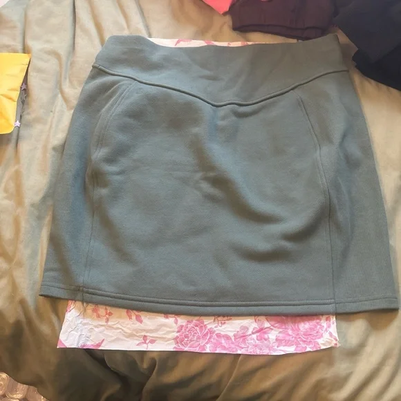 NWT Lululemon Scuba High Rise Mini Skirt Size Large Grey Eucalyptus - Picture 3 of 6